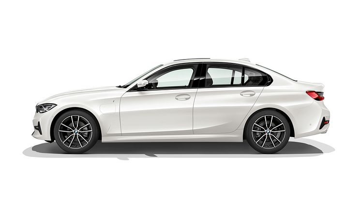 Uusi BMW 330e Plug-in Hybrid Sedan
