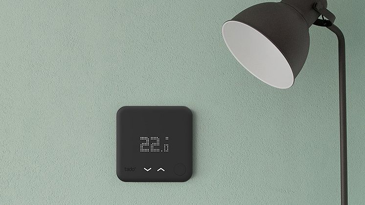 smart_thermostat_black_close-up_748x421_0626_00