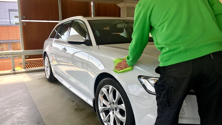 Parkering Malmö har skrivit avtal med två biltvättsföretag, Bringwash och Woshapp, och erbjuder sina abonnemangskunder gratis hållbar biltvätt.