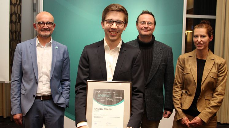 Freuen sich über die Auszeichnung: Andreas Speith, Preisträger Marius Weidehoff und von der THOWL Prof. Dr.-Ing. Georg Klepp und Janina Fröhlich
