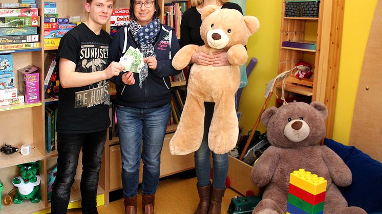 Oliver Kattwinkel, Kerstin Stadler vom Kinderhospiz Bärenherz und Lena Alshut