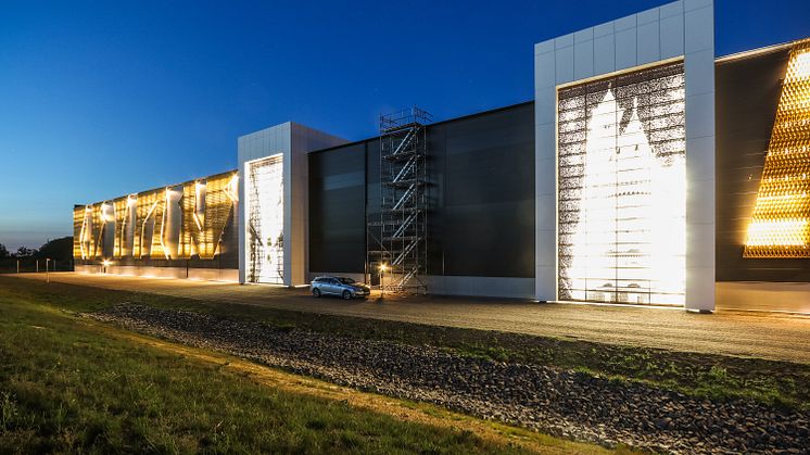 Nowaste Logistics är ett av Sveriges ledande logistikföretag. Den ökade e-handeln har bidragit till att Catena har byggt en logistikterminal för egen förvaltning på bästa skyltplats i Helsingborg. JKAB Arkitekter har ritat byggnaden.