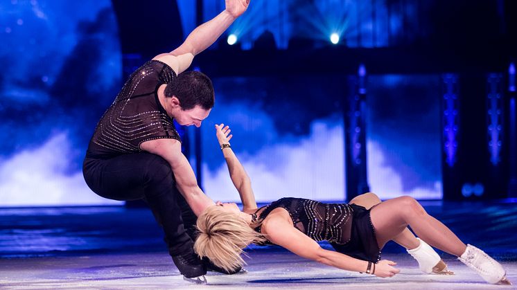 Aljona Savchenko und Bruno Massot bei HOLIDAY ON ICE