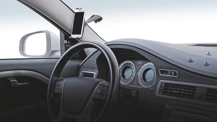 ​Tryggt och praktiskt med mobilen i bilen
