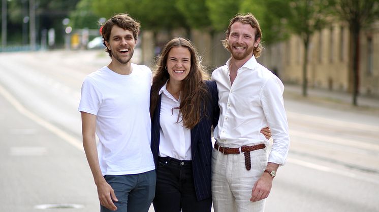 Eric Henriksson Martí, Johanna Nissén Karlsson och Gustav Larsson-Utas driver Vividye som spås revolutionera textilindustrin med sin innovativa färgningsteknik