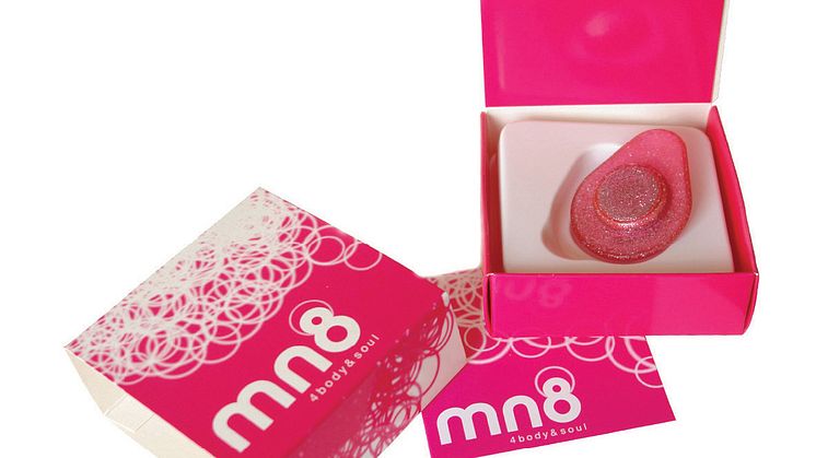 mn8 naturlig och säker lindring av menssmärtor och PMS-besvär presentförpackning 20150306