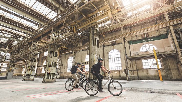 Fahrradtour durch Wintertours Industrielandschaft. Copyright: Schweiz Tourismus / Lauschansicht