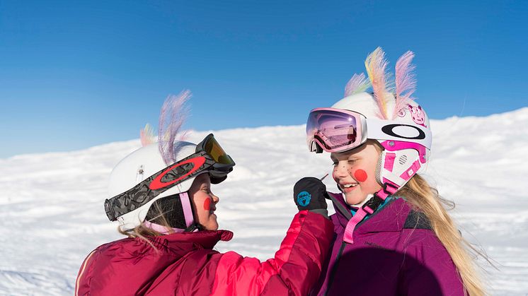 Easter skiing kids