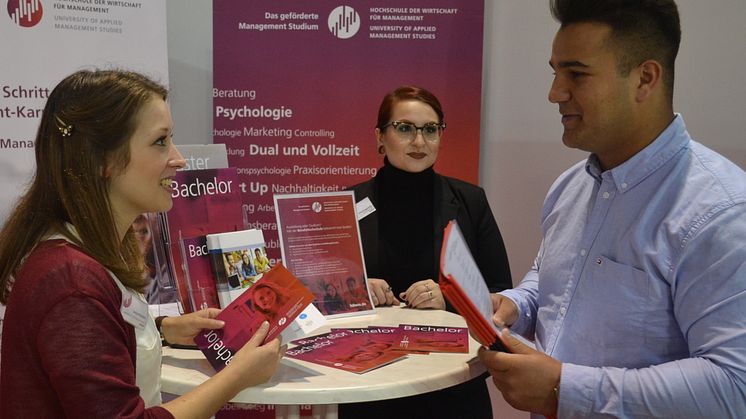 Die HdWM-Studienberatung konnte viele Gespräche mit Interessenten führen. Foto: Franz Motzko.