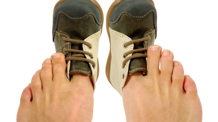 Falsche Schuhe schaden dem Fuß. Bild: Lars K. Christensen | stock.adobe.com