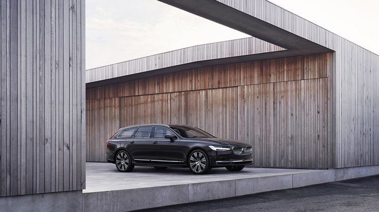 Volvo V90 Recharge T8 plug-in hybrid i Platinum Grey
