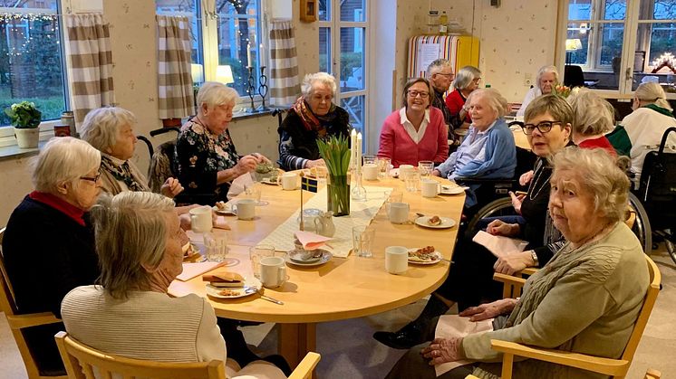 På Förenade Care Postiljonen firades uppstarten av boendets nya profil - Utemiljö som vårdmiljö. 