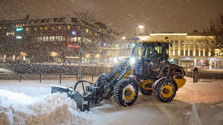 Volvo L25 Electric i snöröjning
