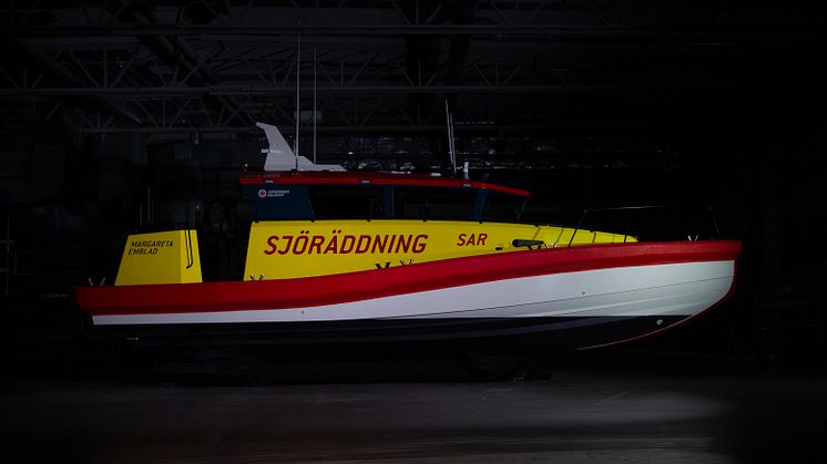 Orust sparbank donerar till en 12 meter lång räddningsbåt som ska trygga vattnen i södra Bohuslän. 
