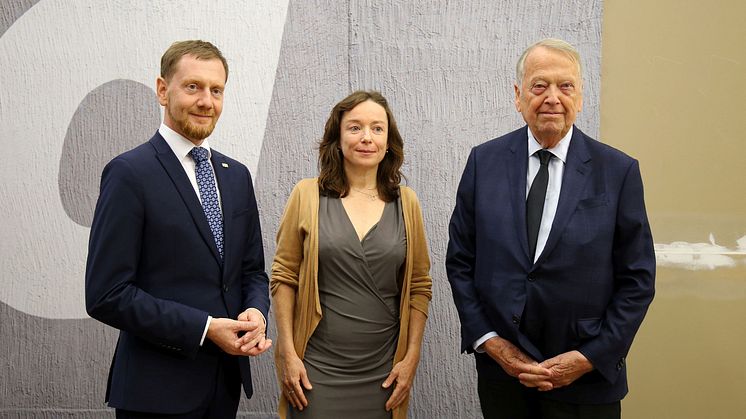 Michael Kretschmer, Franciska Zólyom und Dr. Arend Oetker bei der Preisverleihung in der GfZK Leipzig - Foto: Andreas Schmidt