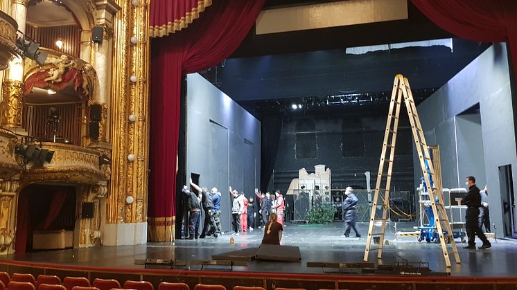 Nasjonalteatret i Zagreb i Kroatia er eit gamalt og ærverdig bygg.