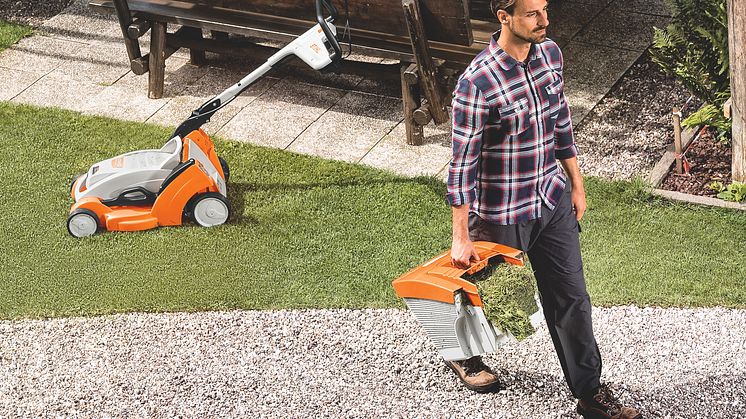 COMPACT AKKU -sarjaan kuuluvassa STIHL 339 C  mallissa on yksiaisainen työntökahva.