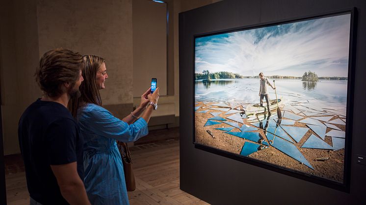 Utställningen Behind the Horizon med bilder av fotografen Erik Johansson var en av Kalmars reseanledningar 2021. Foto: Alexander Hall.