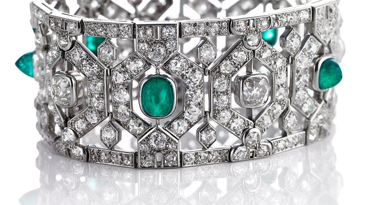 Queen Alexandrine of Denmark’s emerald and diamond bracelet. Estimate DKK 300,000-400,000..