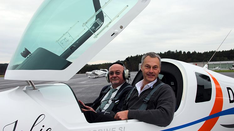 Erstes Forschungs- und Schulungsflugzeug auf dem Flugplatz Schönhagen an die Technische Hochschule Wildau übergeben