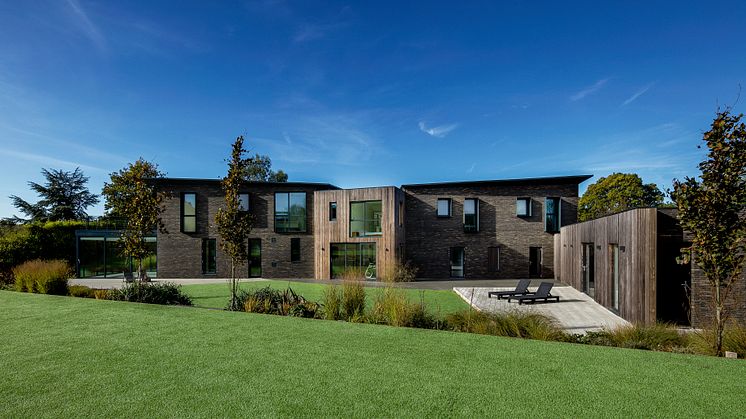 Familienhaus mit Kebony Fassade und außergewöhnlicher Architektur