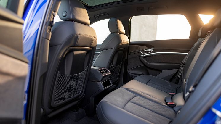 Audi Q8 e-tron (Ultrablå metallak)