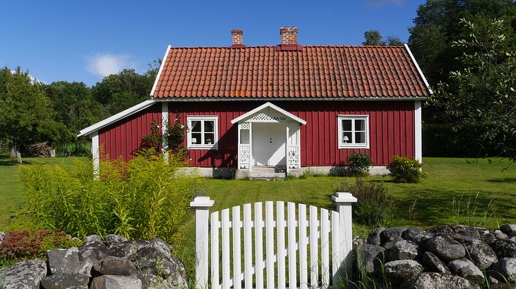 Många sommarstugor är extra utsatta för onödiga elolyckor. Vanliga fallgropar är el som dragits själv där felkopplingar kan leda till rejält med ström genom kroppen om man har otur.