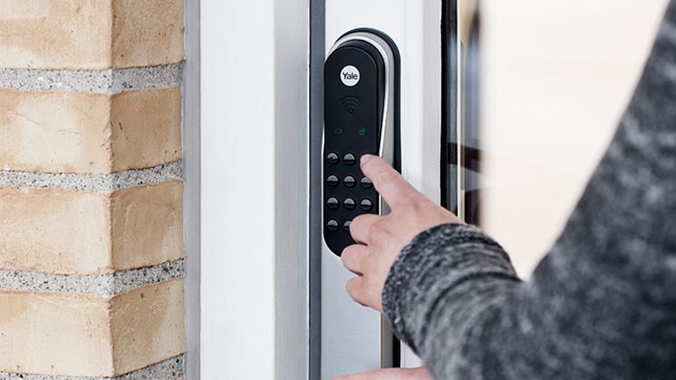 safe4 utvider sitt smarthustilbud med smarte dørlåser fra Yale!