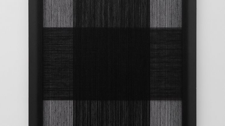 Inez Jönsson, Frid med ditt stoft, 2023.  Lin och furu, 140 x 90 cm. Bild beskuren.