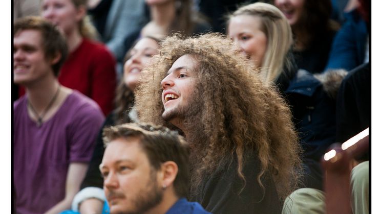 Fem slagfärdiga och skojfriska forskare kommer att underhålla en liten livepublik lördag 25 september klockan 14 på Curiosum i Umeå. Foto: Elin Berge