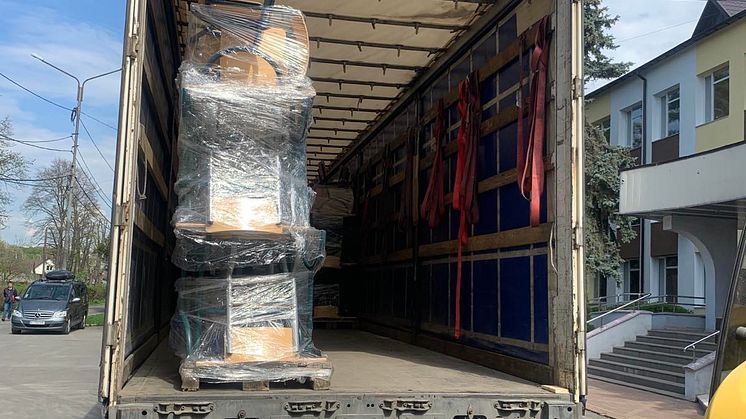 ACE Logistics_Dachser Finland_Unloading aid cargo_Bucha_Ukraine (3)