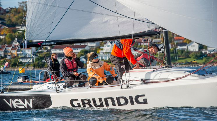 Helene Næss og Marie Rønningen har erfaring fra ligabåten J/70 etter å ha deltatt i seilsportens Mesternes Mester flere ganger. FOTO: Morten Jensen