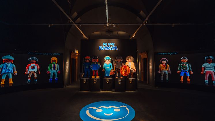 Die erfolgreiche Ausstellung „We Love PLAYMOBIL. 50 Jahre Spielgeschichte(n)“ geht in die Verlängerung