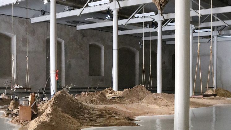 Installationsvy, utställningen Älskade älskade älskade, av Gylleboveket på Färgfabriken