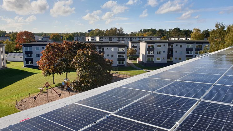 Vallacom bygger Riksbyggens största solcellsansläggning