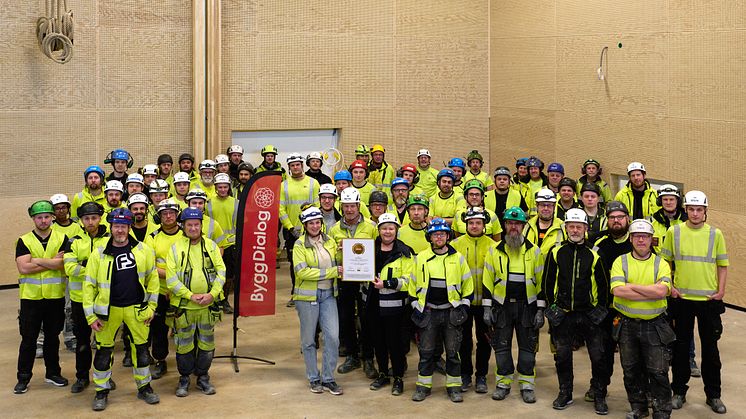 Det stolta teamet som byggde Åkeredsskolan och som fick branschens kvalitetsutmärkelse ”PQi – Utmärkt Projektkvalitet” 2024