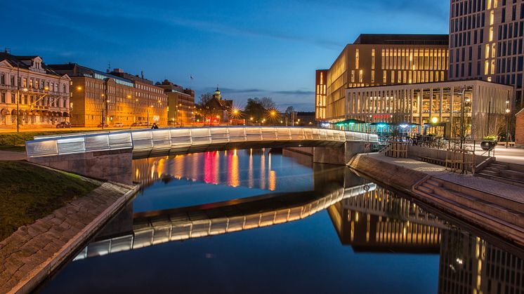 Spelande gångbro till Malmö Live