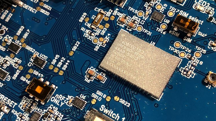 Med en bitteliten modul som kobles til Telias LTE-M skal Nordic Semiconductor fremme innovsjon på tvers i IoT-markedet.