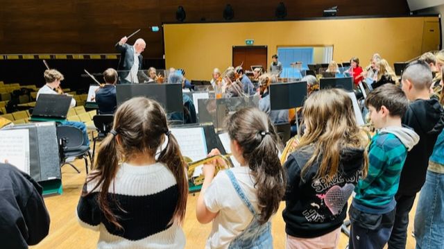Elever från Kulturskolans symfoniorkester och El Sistema