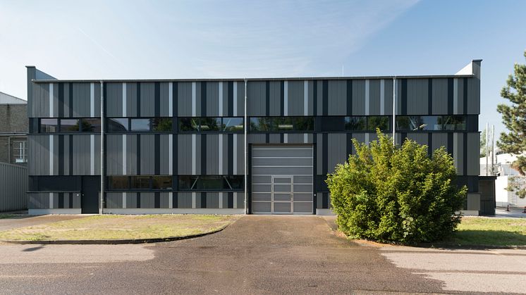 Sanierungspreis 15 Metall: Energetische Sanierung Bau 411 am KIT Campus Nord  