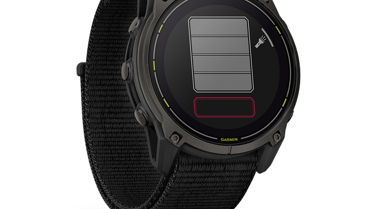 010-02751-01_06_Enduro3_black_HR_front-right_0004_flashlight.png