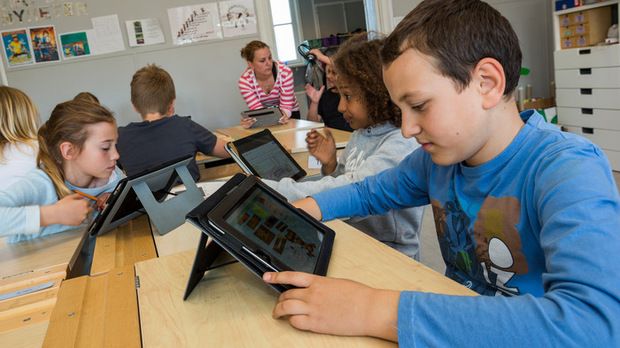Det är främst fyra delar som gör att vi har kommit dit vi står idag; ledarskap, utveckling av en ”delakultur” och lärande, strategi och och erfarenheter samt vårt mod att driva långsiktig skolutveckling, säger Barbro Börjesson, sektorchef.