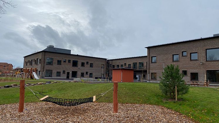 Villanskolan, exteriör