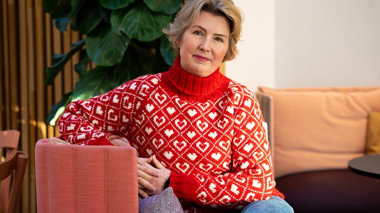 Skadeforebygger Hanne Iversen Rye har gode tips om du skal reise vekk i julen. Foto: Lise Eide Risanger