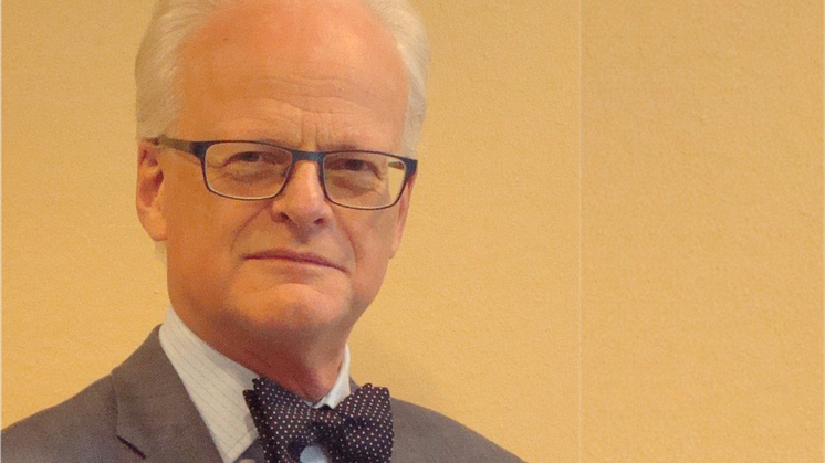 ”Här ser vi tre månaders förlängd progressionsfri överlevnad av att fortsätta behandla med panitumumab”, säger Jan-Erik Frödin, docent i onkologi och en av landets mest erfarna experter på kolorektalcancer.