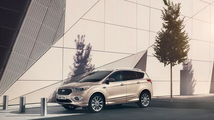 2016FordKuga_Vignale_07