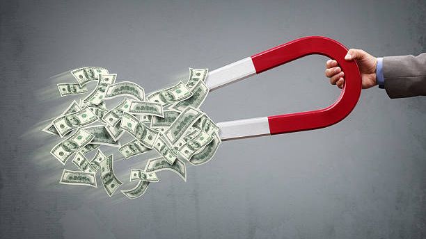 Swedish Wealth Institute AB firar framgångarna med webinarserien Smart Wealth Accelerator – Revolutionerande strategi för passiva inkomster med låg risk