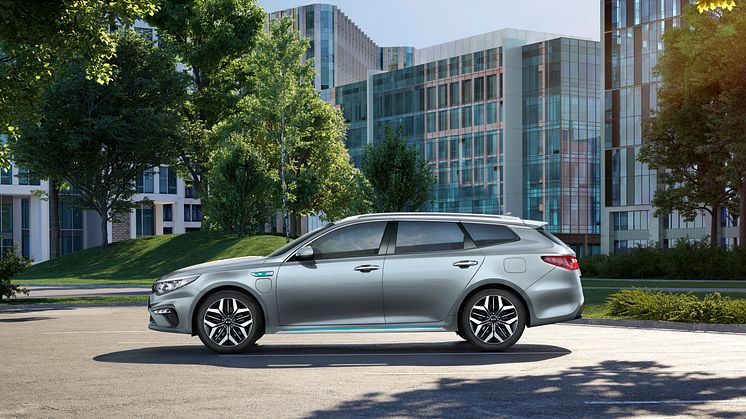 kia_optima_phev_my19_side_view_14383_85209
