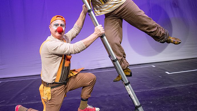teatrul-luceafarul-iasi-premiera-statia-clovnilor-spectacol-non-verbal-papusi-6.jpg