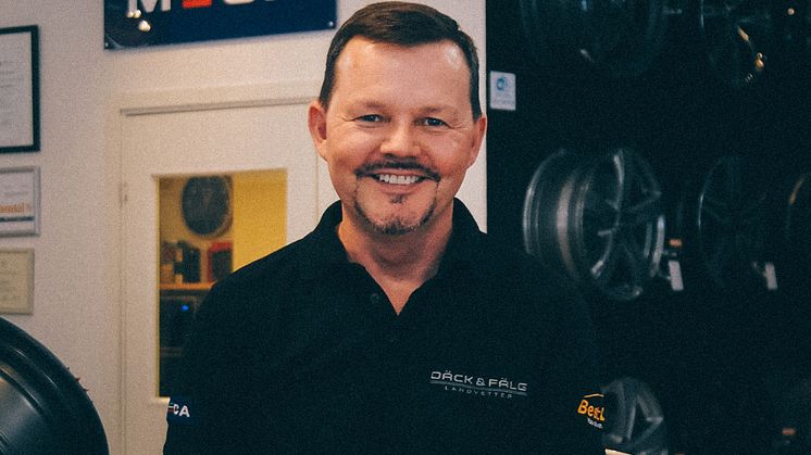 Ingemar Hjelmstierna, stolt ägare av Däck & Fälg Landvetter, den första MECA Bilservice att bli Godkänd Bilverkstad